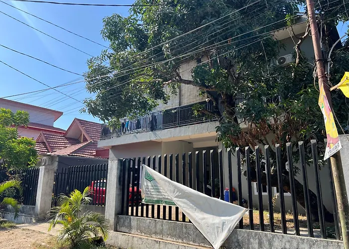 Oyo 93137 Kost Maharaja Near Maros