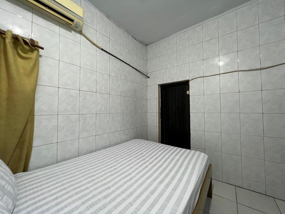 Oyo 93137 Kost Maharaja Near Maros Makassar