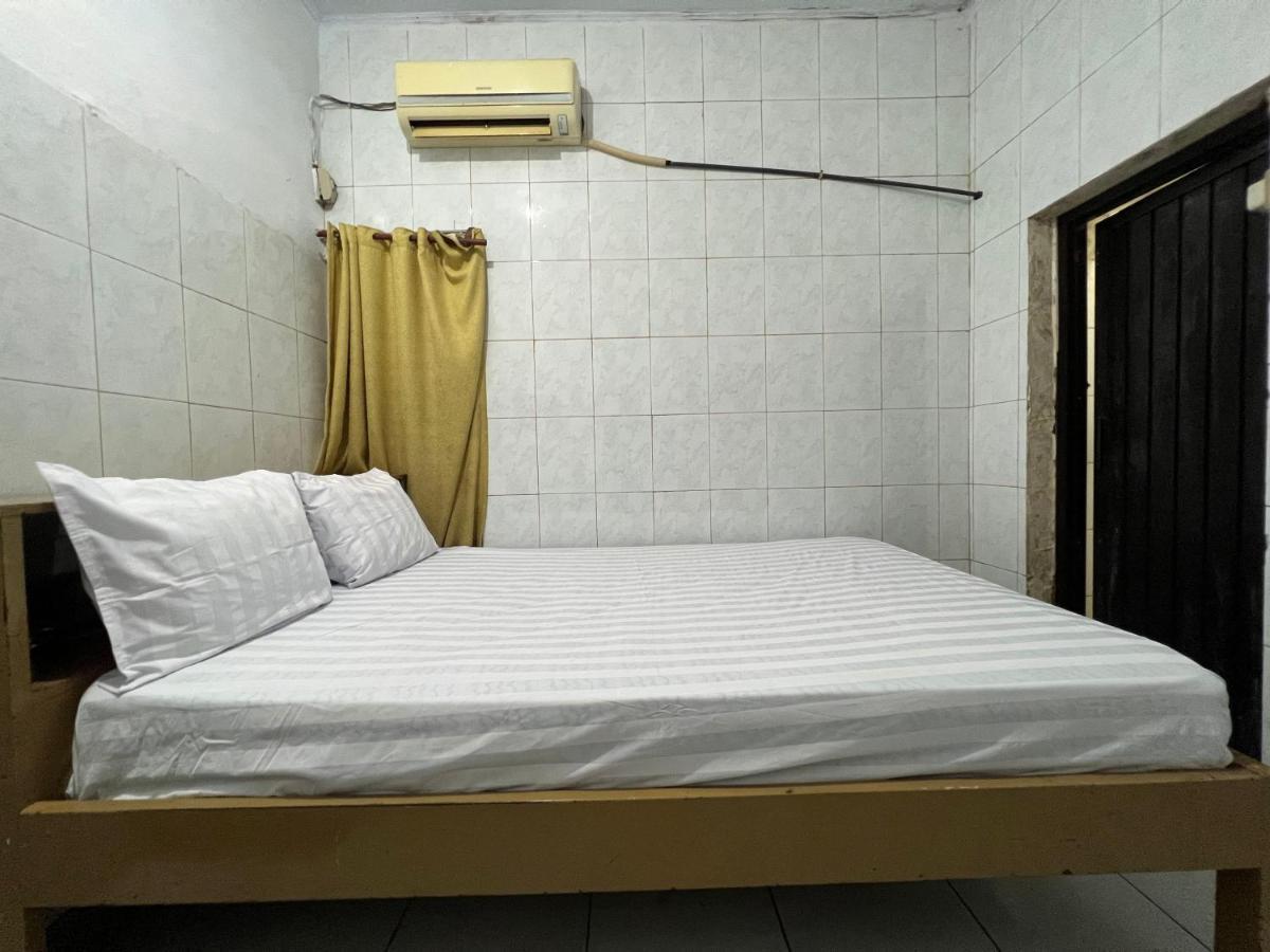 Hotel Oyo 93137 Kost Maharaja Near Maros 2*