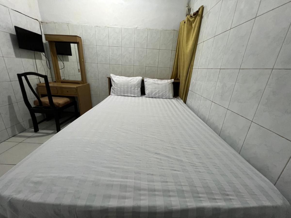Oyo 93137 Kost Maharaja Near Maros Hotel 2*