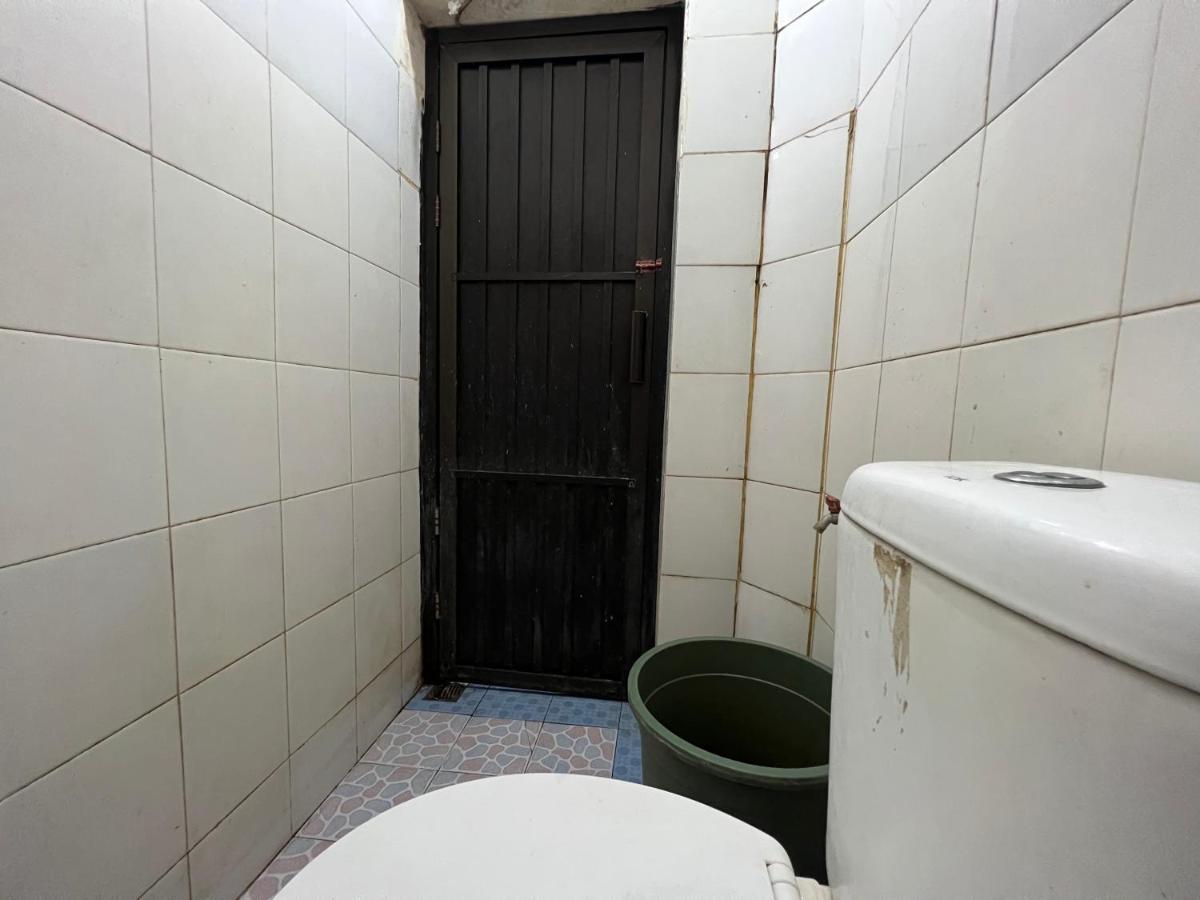 Hotel Oyo 93137 Kost Maharaja Near Maros