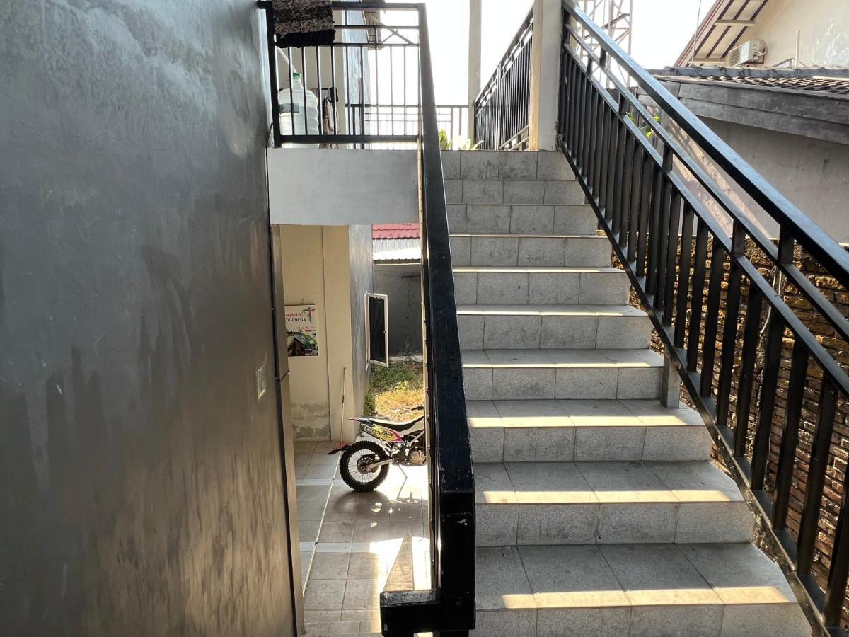 Oyo 93137 Kost Maharaja Near Maros 2*