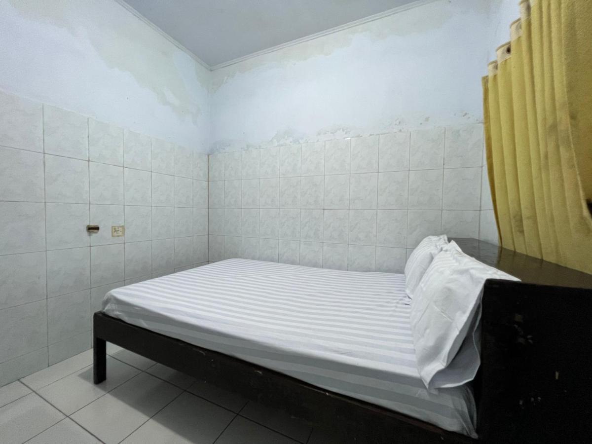 Oyo 93137 Kost Maharaja Near Maros 2* Makassar