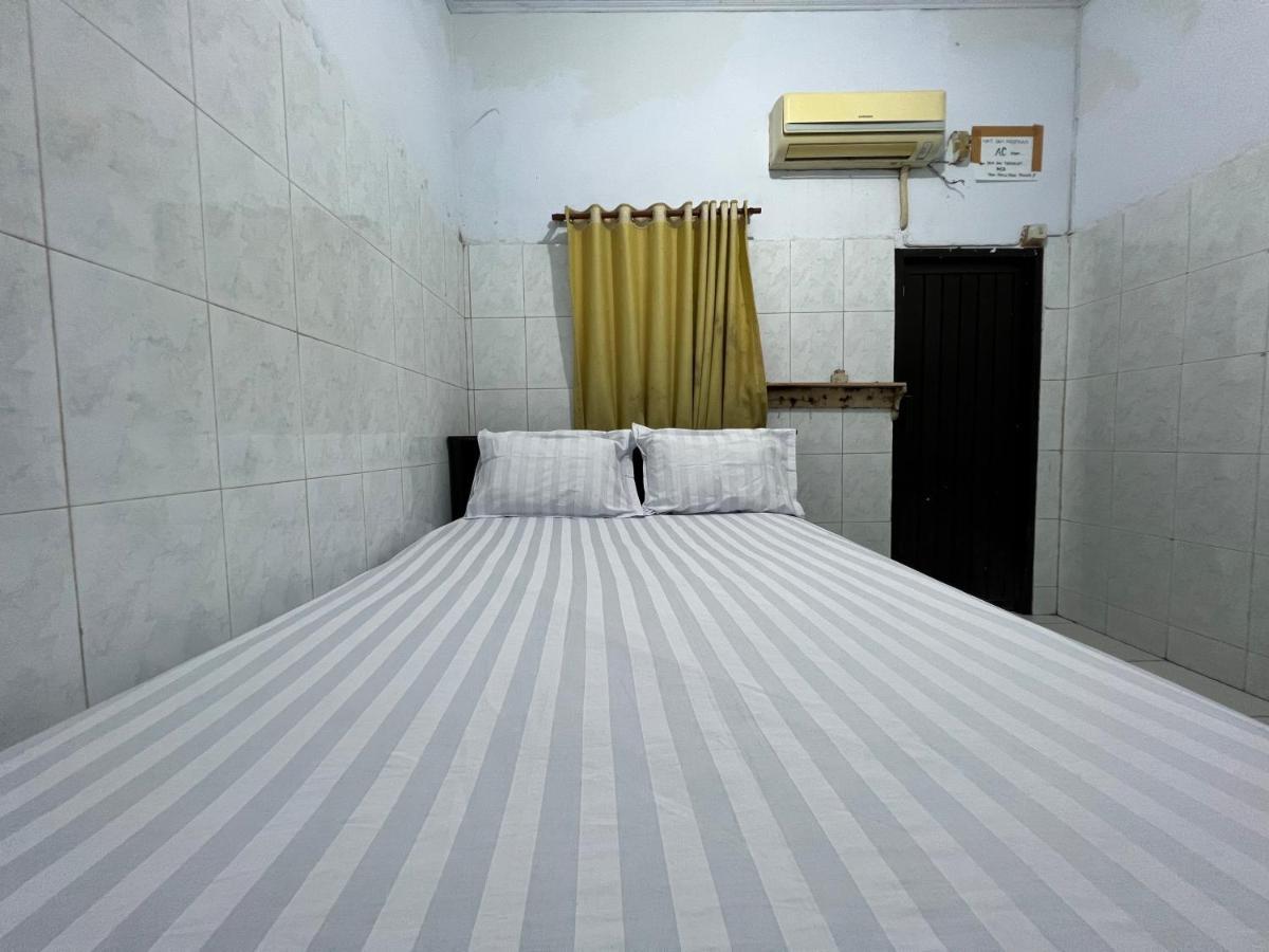 Hotel Oyo 93137 Kost Maharaja Near Maros