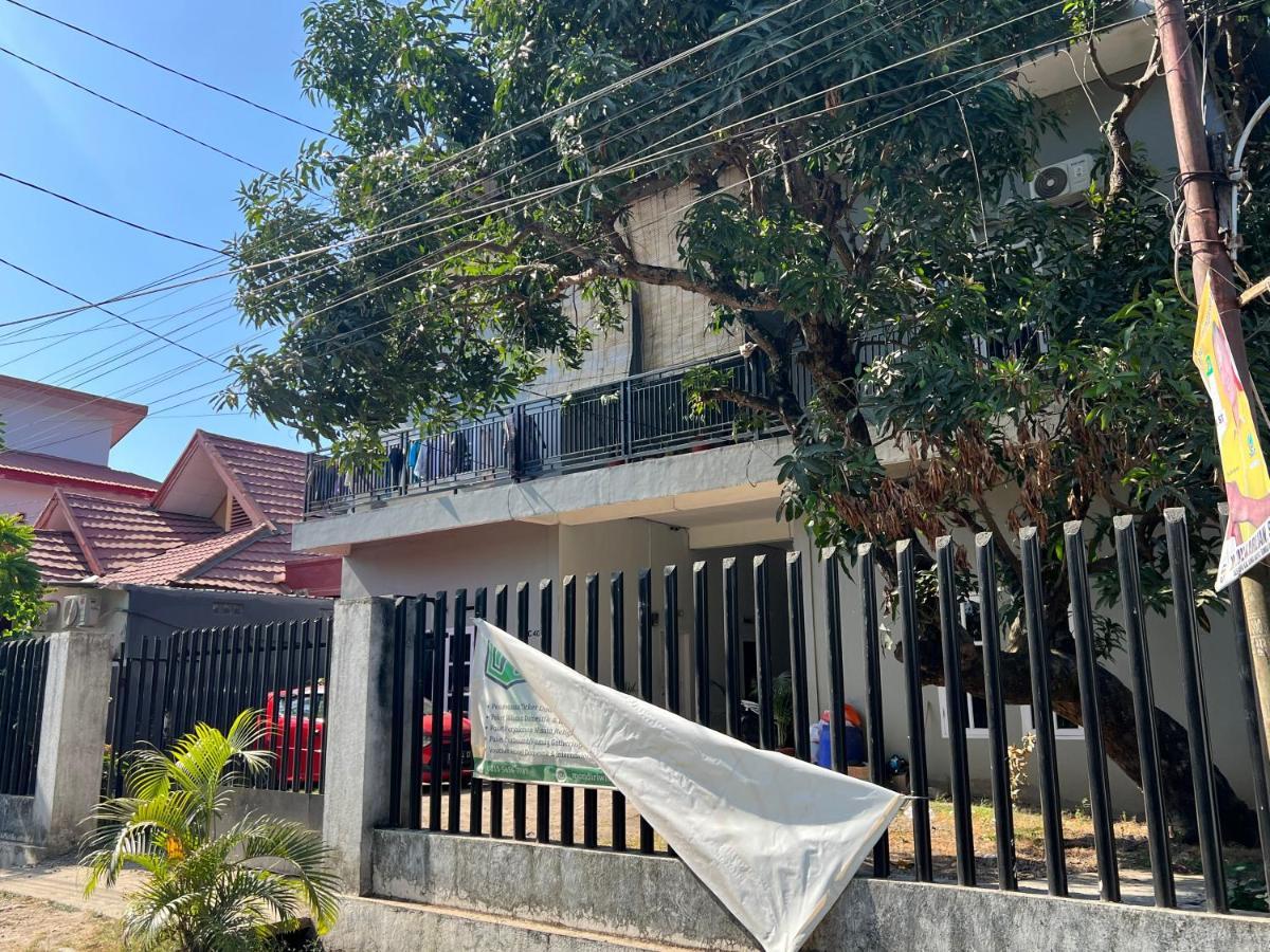 Hotel Oyo 93137 Kost Maharaja Near Maros 2*
