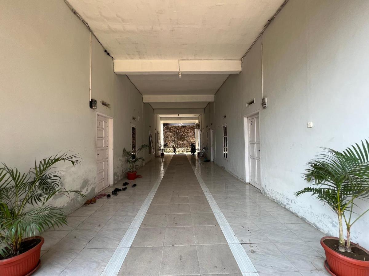 Oyo 93137 Kost Maharaja Near Maros