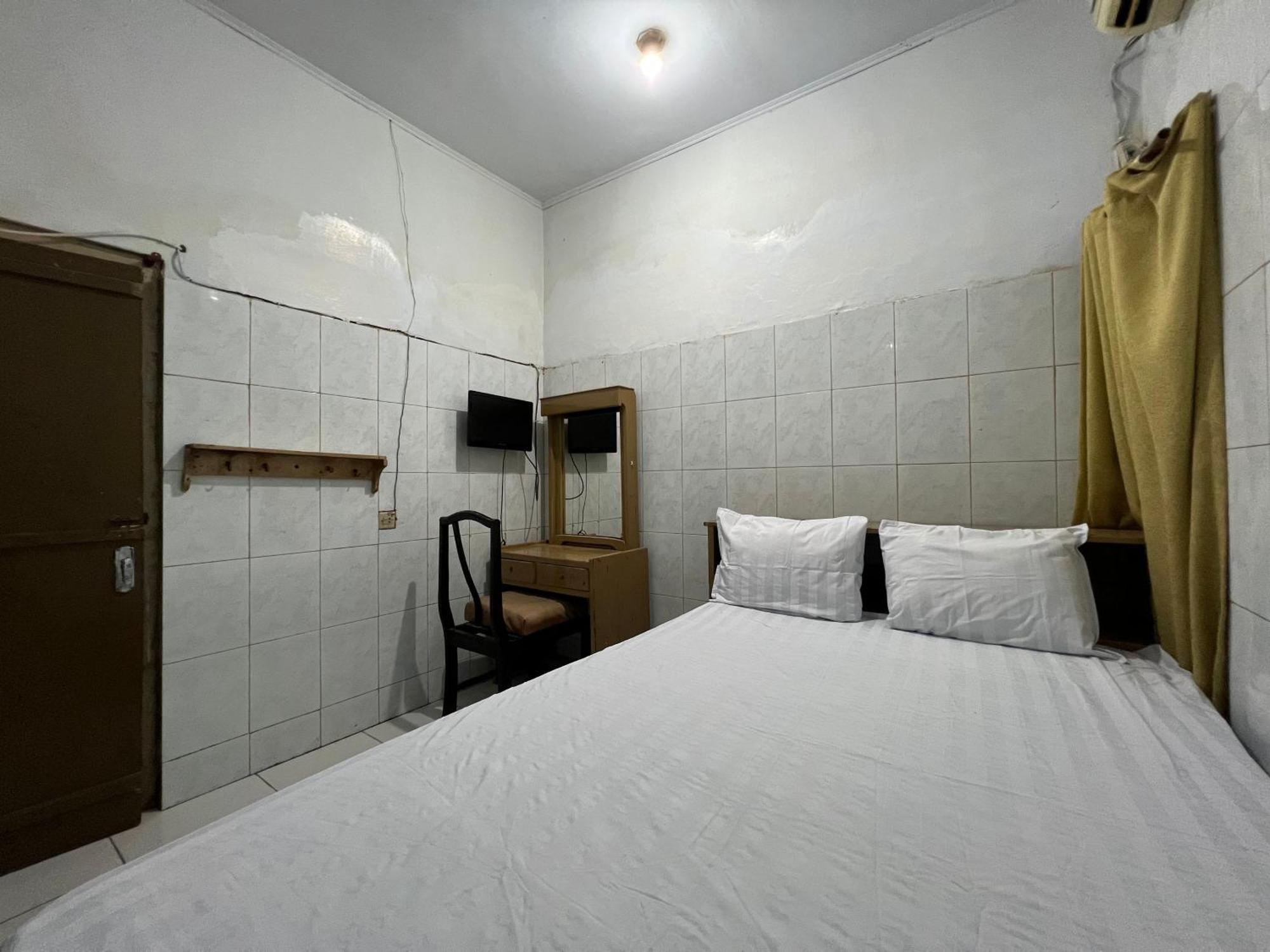 Oyo 93137 Kost Maharaja Near Maros 2*