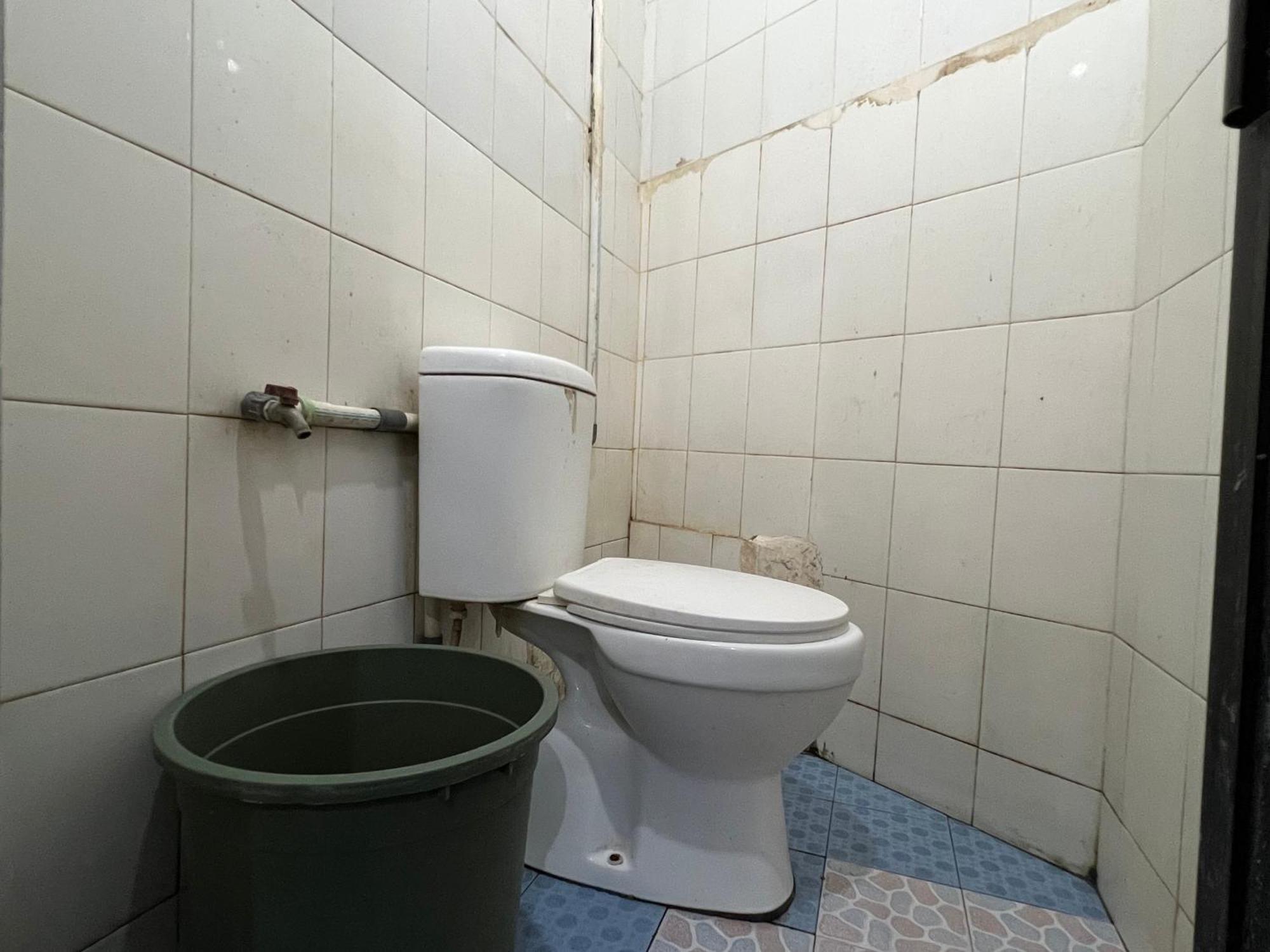 Oyo 93137 Kost Maharaja Near Maros 2* Makassar