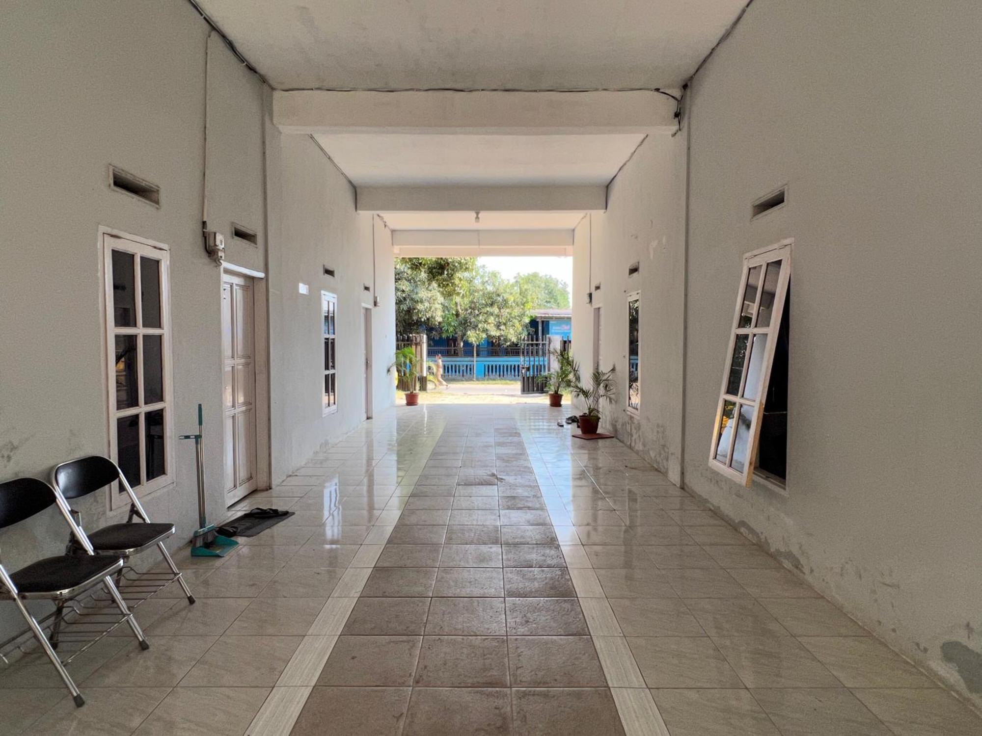 Oyo 93137 Kost Maharaja Near Maros Hotel Makassar