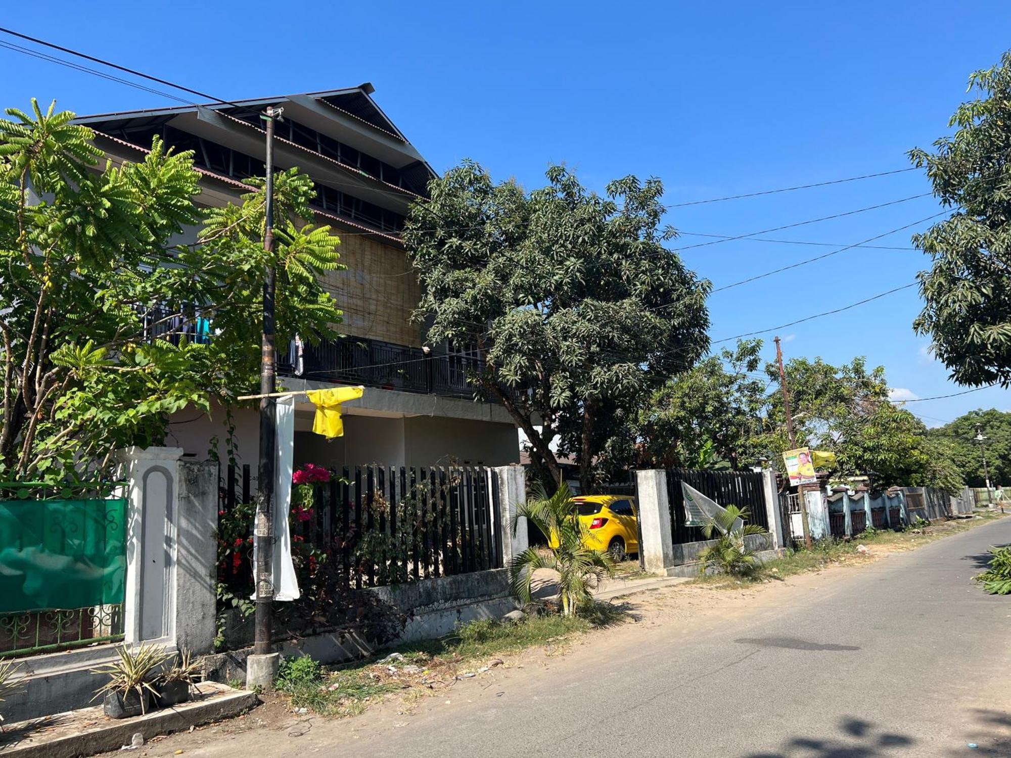 Hotel Oyo 93137 Kost Maharaja Near Maros