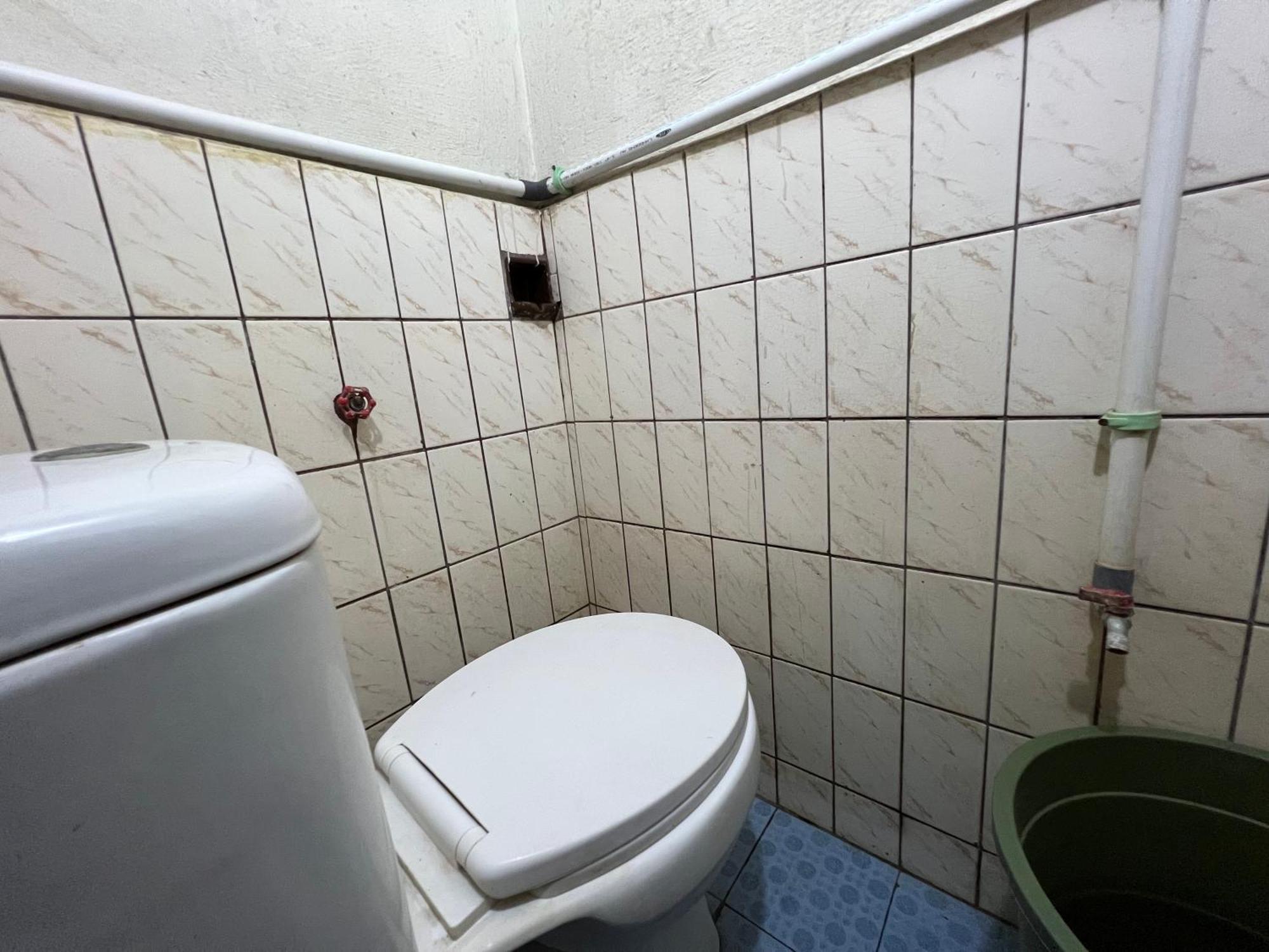 Hotel Oyo 93137 Kost Maharaja Near Maros 2*