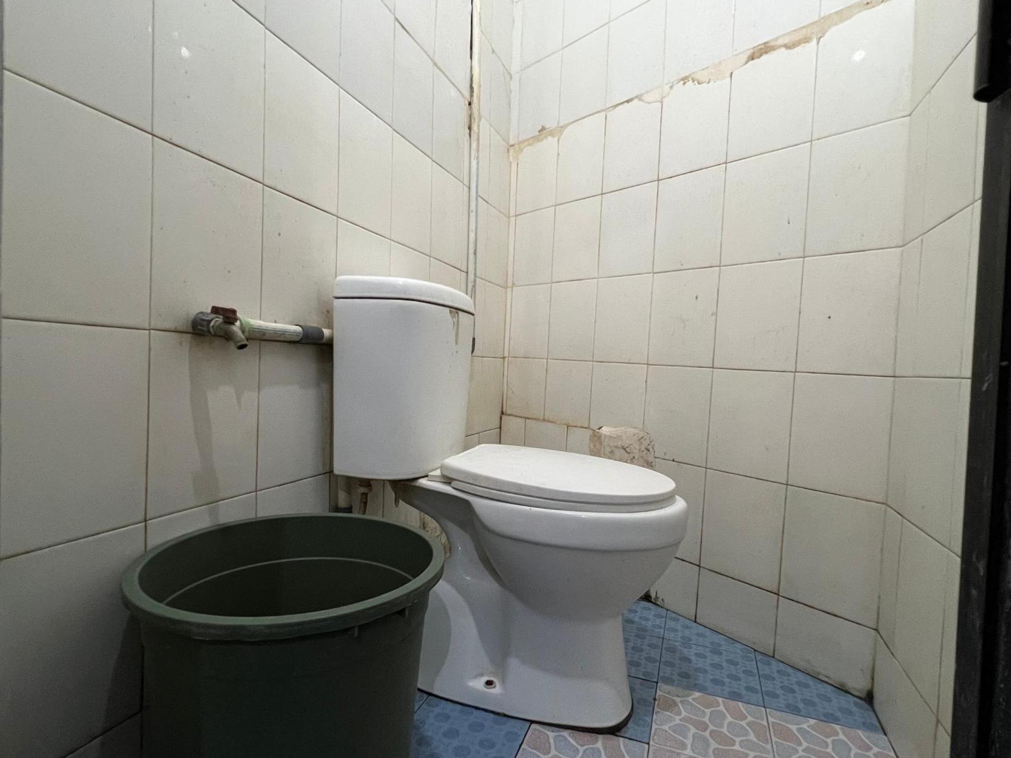 Oyo 93137 Kost Maharaja Near Maros Makassar