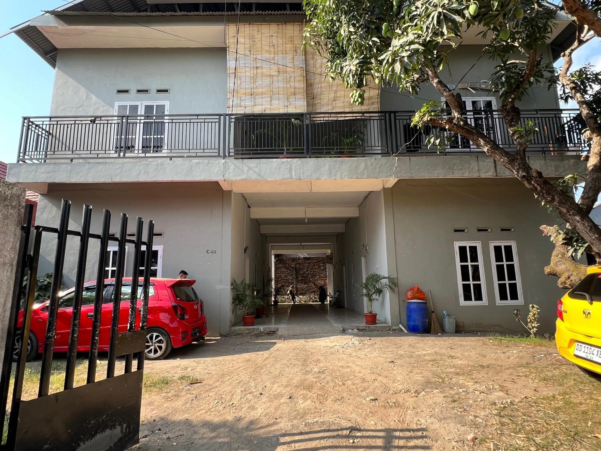 Oyo 93137 Kost Maharaja Near Maros 2* Makassar