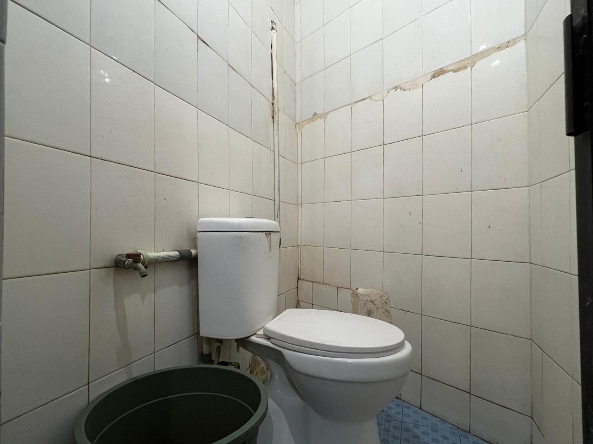 Hotel Oyo 93137 Kost Maharaja Near Maros 2*