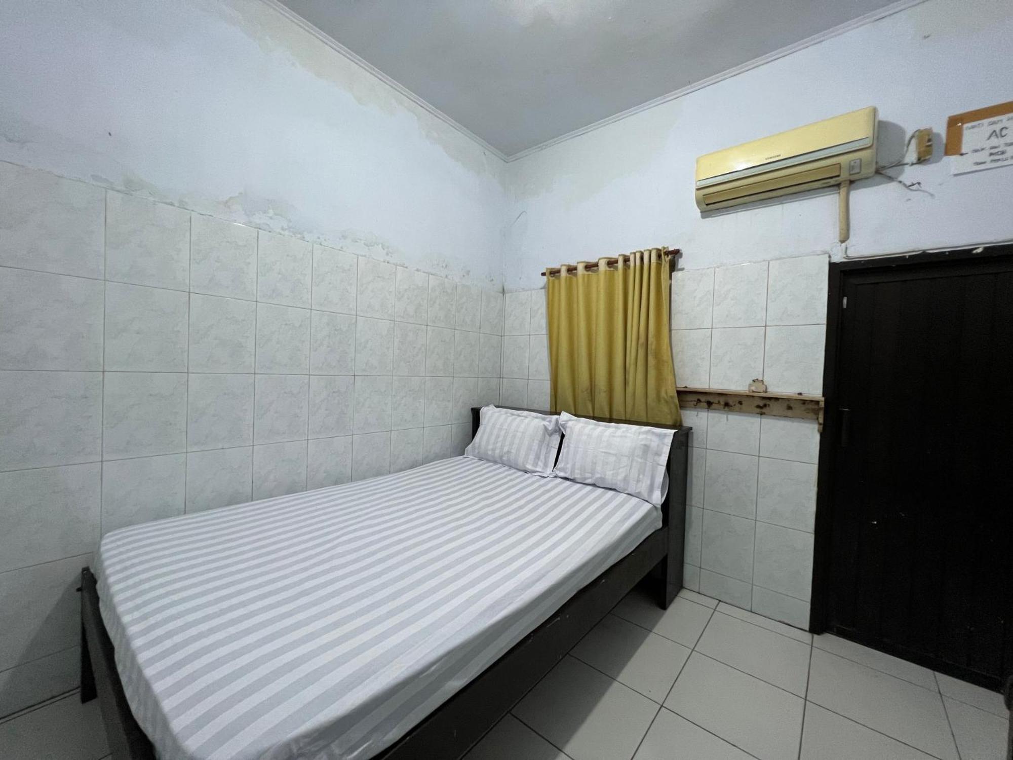 Oyo 93137 Kost Maharaja Near Maros 2* Makassar